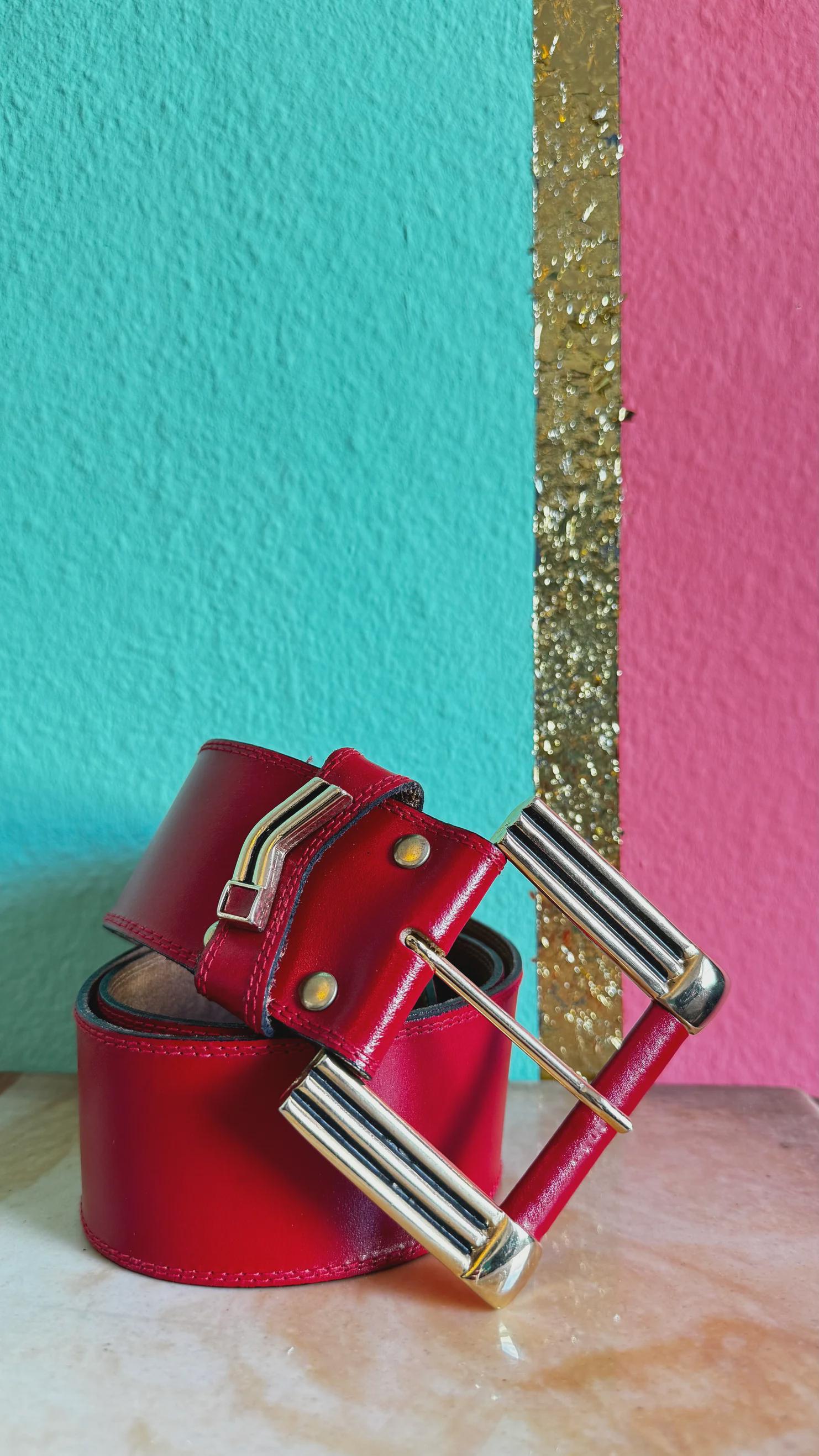 Vintage Red Wide Belt – Sculptural Gold Buckle Statement  display picture 1