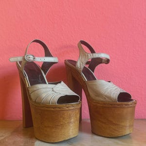 Vintage Deodato Leather Platform Sandals – 1970s Cream Wooden Heel Shoes – Retro Statement Heels EU 36.5 US 6.5