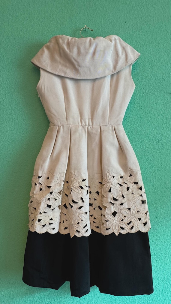 cream and black formal dress 1960s Cutwork Floral Cocktail – Structured Vintage Party Dress – Graphic Evening Dress XS S Lightweight Flowy Dress
