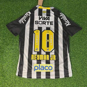 Puede incluir: Un juego de tres tazas de cer&aacute;mica con un acabado mate moteado. Las tazas son de color crema, gris claro y gris oscuro. Cada taza tiene un dise&ntilde;o simple y minimalista.