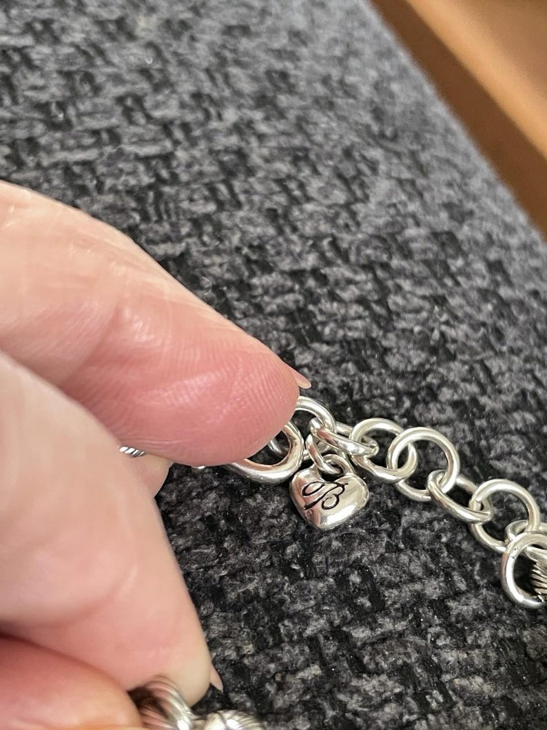 Collar grande contemporáneo de filigrana con corazón de Brighton en tono plateado, ajustable de 16 a 18 pulgadas imagen 6