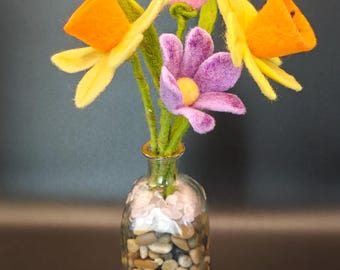 Needle Felted Spring Flower Bouquet in Glass Vase – Handmade Daffodils, Purple Daisy & Pink Lily – Wool Floral Home Decor