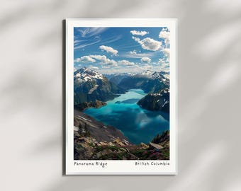 Póster Panorama Ridge - Impresión artística de paisaje de montaña con vista alpina del lago Garibaldi - Viajes a Columbia Británica, BC, Canadá
