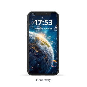 Può includere: Uno smartphone nero mostra uno sfondo a tema Terra con bolle. Lo schermo mostra l'ora 17:53 e la data martedì 25 aprile. La frase "Float away" è scritta in basso sul telefono.