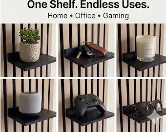 Zwevende plank met zwart akoestisch paneel – opbergplank lattenwand VK – modern minimalistisch interieur