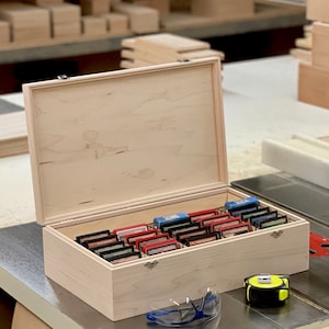 Caja de madera sin terminar con bisagras y pestillos - 16 1/2 x 10 1/4 x 4 3/4 - con divisores ajustables - estuche de almacenamiento de tarjetas - protege y organiza