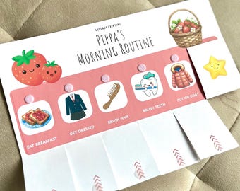 Könnte beinhalten: Eine Morgenroutine-Tabelle für Kinder mit dem Text "PIPPA'S MORNING ROUTINE". Die Tabelle enthält Illustrationen von Erdbeeren, Toast, einer Schuluniform, einem Kamm, einer Zahnbürste, einem Mantel und einem Stern. Das Farbschema ist rosa und weiß.