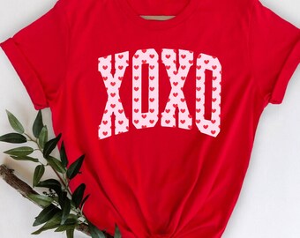 XOXO Shirt, Valentine Shirt for Women, Heart Pattern Graphic Tee, Cute Love Shirt, Valentine Gift for Her, Romantic T Shirt, February Outfit