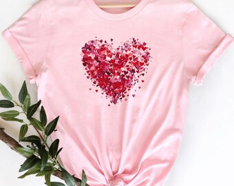 Pink Heart Graphic T-Shirt, Valentine’s Day Shirt, Cute Love Heart Tee, Romantic Gift for Her, Aesthetic Heart Design Shirt,sweetshırt