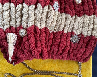 Bolso de mano tejido a mano con adornos – Diseño único de monedero