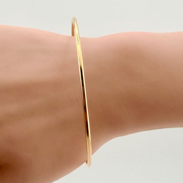 Pulsera rígida lisa y con diseño de oro amarillo de 14 quilates, 2 mm, talla 7-8.