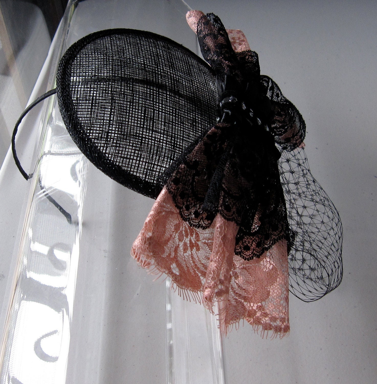 Black Lace Pink Crystal Bow Sinamay Fascinator Hat With Veil  display picture 1