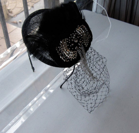Black Feather Silver Metal Studded Chain Applique Sinamay  display picture 1