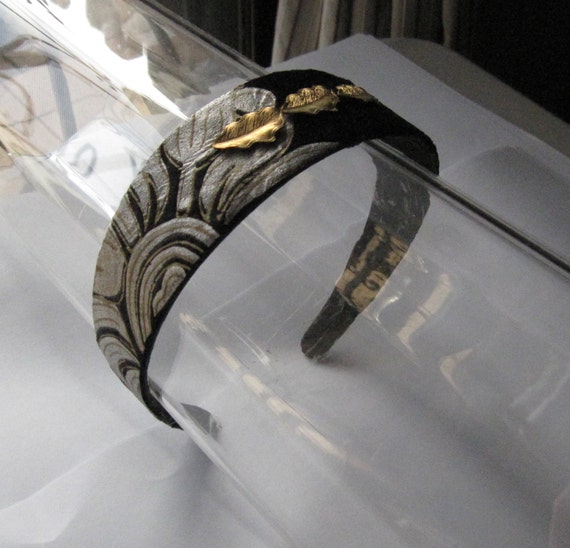 Black and Silver Flower Headband With Gold Metal Leaf Center  display picture 1