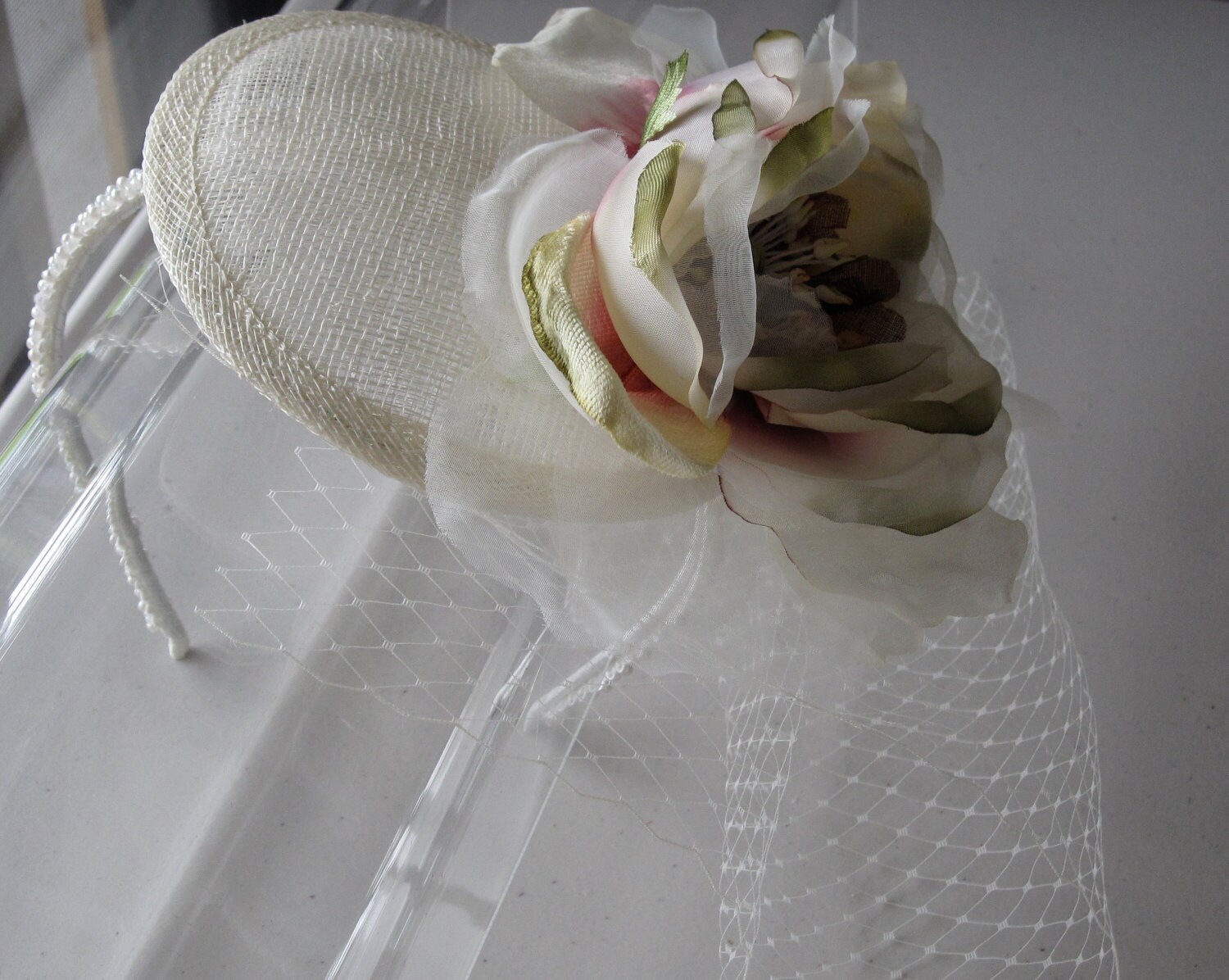 7977 Retro Sinamay Pearl Decoration Wedding Hat With Hairband Holder Hair Rialto Entwined Pearl and Crystal Vintage Bridal Headband main image 3
