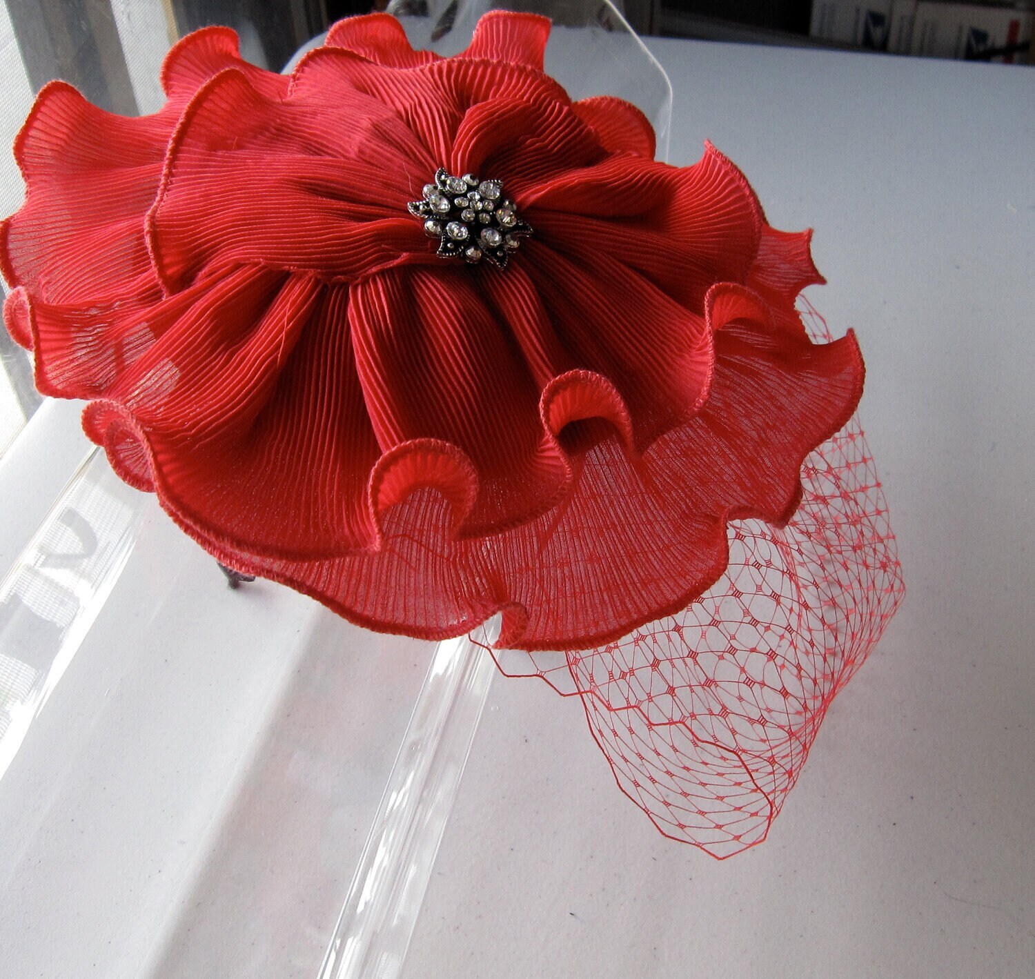 Red Chiffon Crystal Flower Fascinator Hat With Veil and  display picture 1