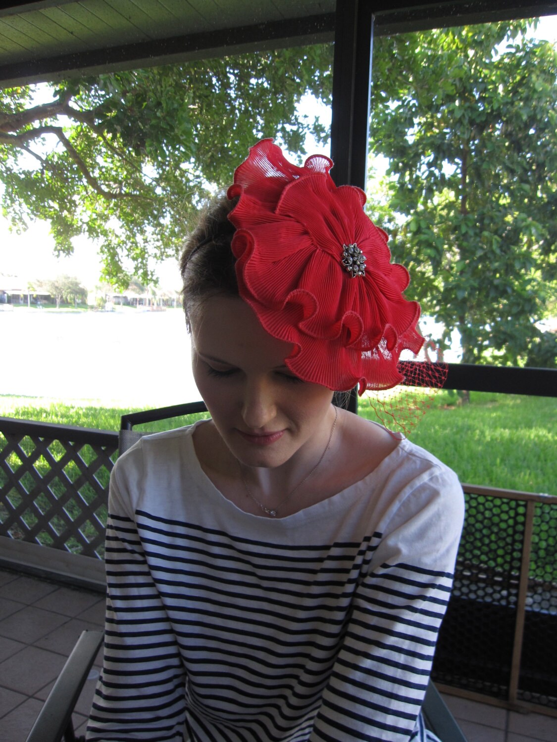 Red Chiffon Crystal Flower Fascinator Hat With Veil and  display picture 1