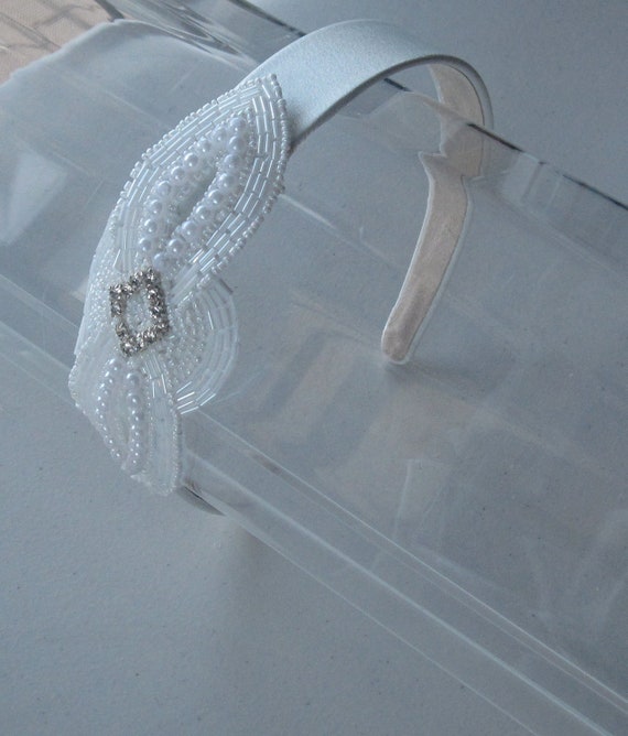 White Beaded Crystal Flower Applique Satin Headband, for  display picture 1