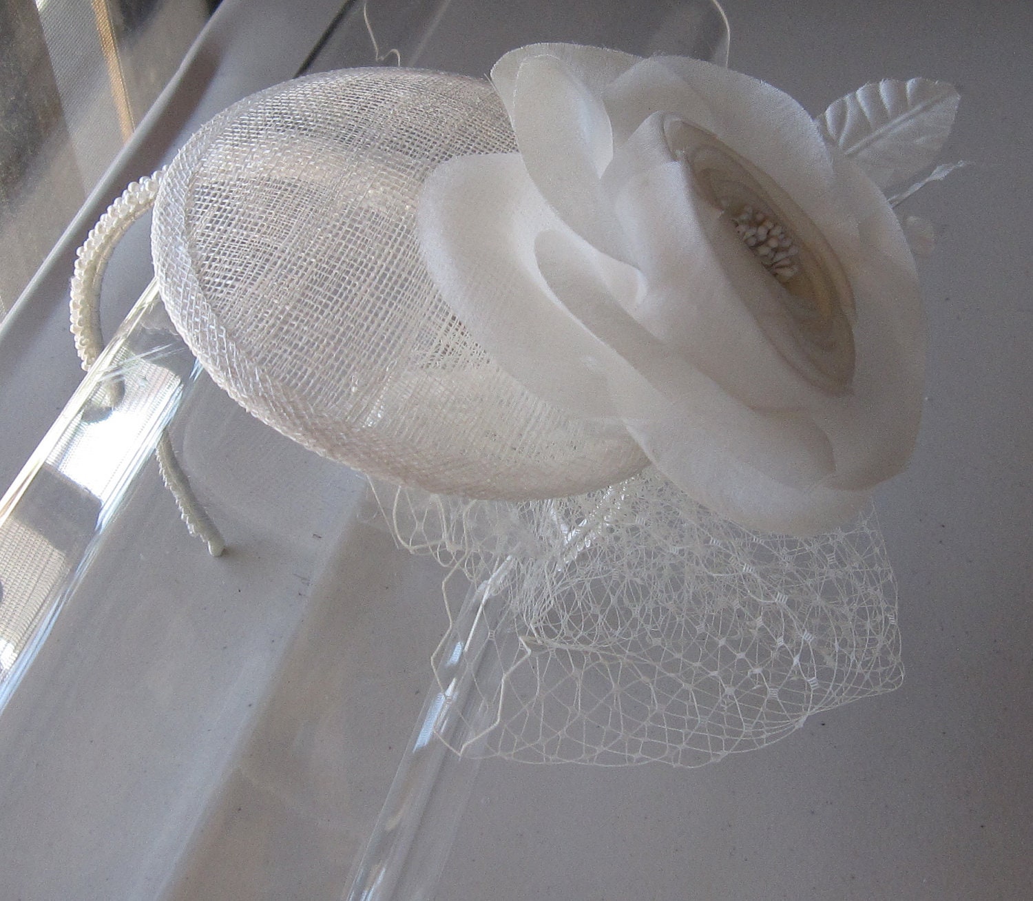 7977 Retro Sinamay Pearl Decoration Wedding Hat With Hairband Holder Hair Rialto Entwined Pearl and Crystal Vintage Bridal Headband main image 4