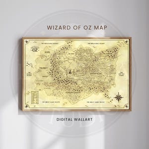 Könnte beinhalten: Eine gerahmte Karte des Zauberers von Oz, mit einem Vintage-Design in Sepia-Tönen. Die Karte zeigt geografische Merkmale und Texte wie "The Deadly Desert" und "Munchkinland". Die Wörter "Wizard of Oz Map" und "Digital Wallart" sind ebenfalls sichtbar.