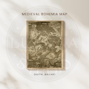 Puede incluir: Un mapa medieval de Bohemia enmarcado, en tonos sepia. El mapa presenta elementos geográficos detallados y nombres de lugares. El texto "MEDIEVAL BOHEMIA MAP" y "DIGITAL WALLART" se muestra en la imagen. El mapa está en un marco de madera clara.