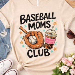 Camiseta de mamá de béisbol PNG de moda para el día del partido con diseño de garabato ORIGINAL para la temporada deportiva del club de mamás de béisbol PNG (descarga digital)