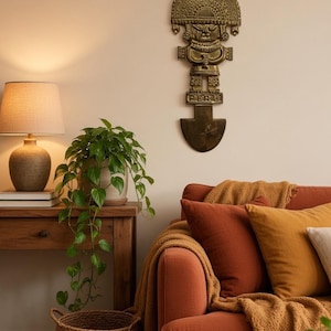 Tapiz de pared Tumi peruano antiguo de latón, figura de estilo inca, decoración de arte popular tribal.