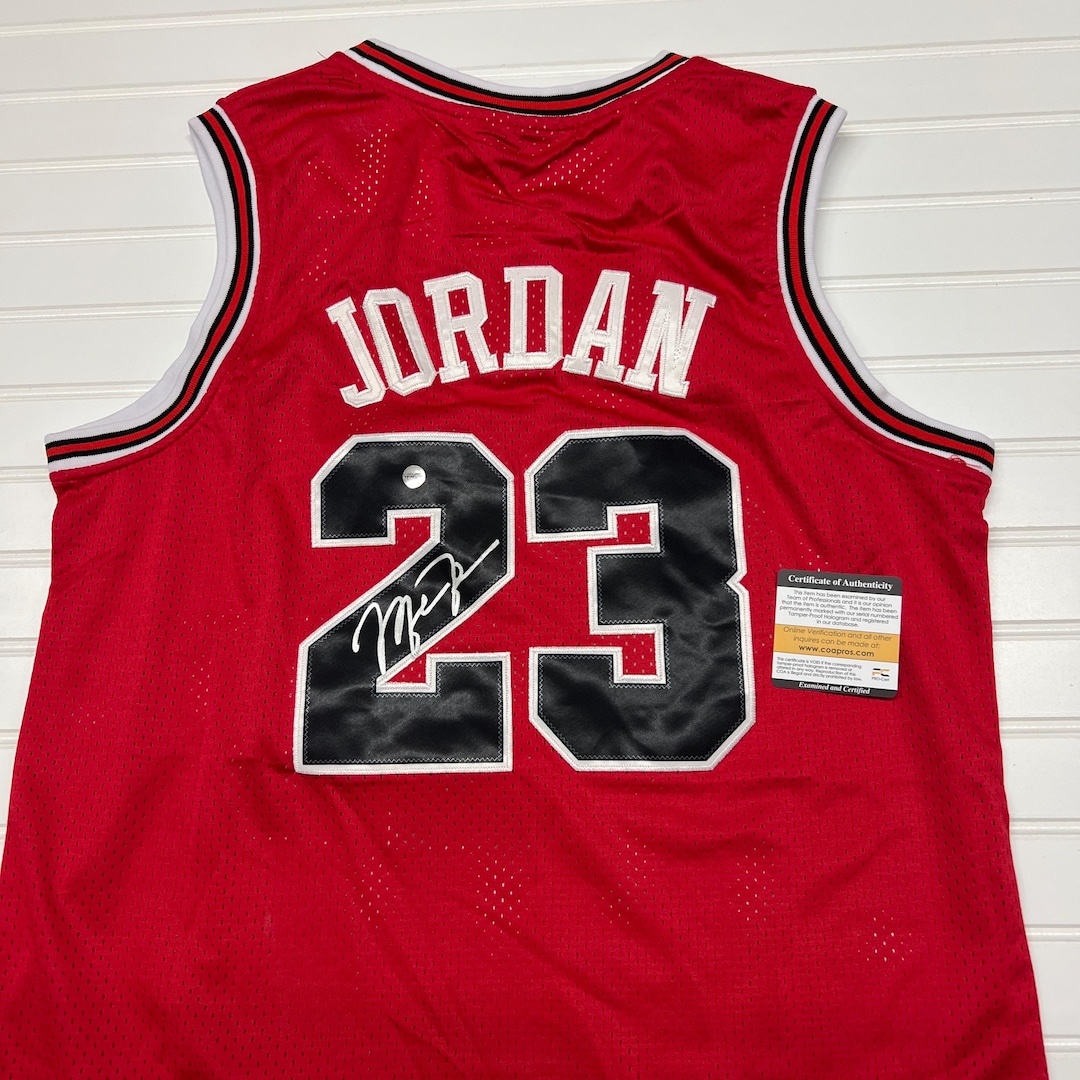 Michael Jordan Signed Retro Jersey Chicago Bulls Autographed W