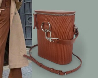 Fashion Bucket Bag, Structured Cylinder Bag, Elegant Evening Purse. Leather Barrel Handbag. Large Capacity. Women's leather bucket bag.