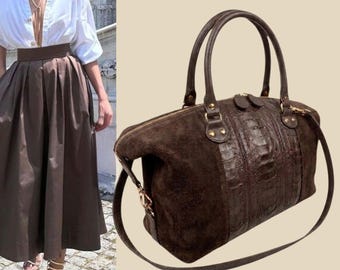 Luxury Ostrich Leather Handbag – Large Elegant Women's Bag, Genuine Ostrich Skin Tote. Large luxury women's handbag made of ostrich leather.