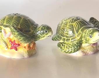 Vintage Sea Turtle Salt and Pepper Shakers