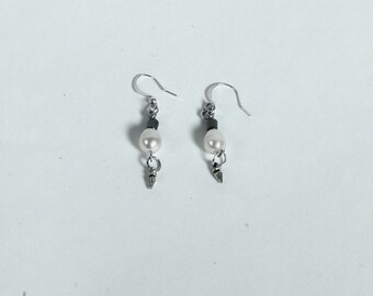 Fresh water Pearl,hematite stone and mini spike earrings