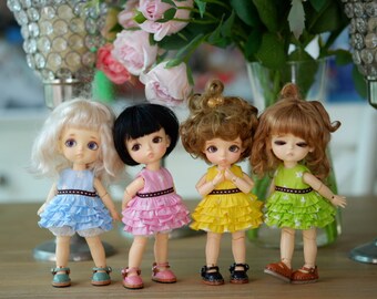 lati yellow clothes
