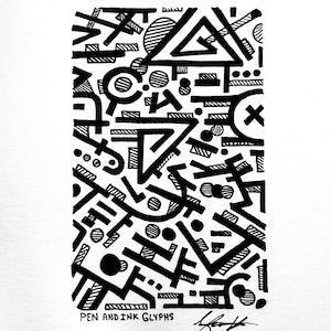 Puede incluir: Dibujo en blanco y negro a pluma y tinta con formas geométricas, incluyendo triángulos, círculos y líneas. La obra está firmada e incluye el texto "PEN AND INK GLYPHS". El diseño es abstracto y moderno.