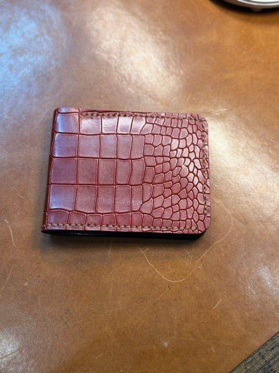 Handmade Crocodile Embossed Leather Bifold Wallet – Minimalist Card Holder, Cash Pocket