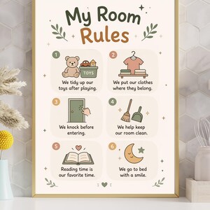 Könnte beinhalten: Ein rechteckiges Wandposter mit goldenem Rahmen und der Überschrift My Room Rules. Es enthält sechs nummerierte Abschnitte mit Illustrationen und Text: Spielzeug aufräumen, Kleidung verstauen, anklopfen, putzen, lesen und Schlafenszeit.