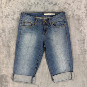 Bermudas vintage DKNY con puños, talla 4 de mujer, denim azul, tiro medio.