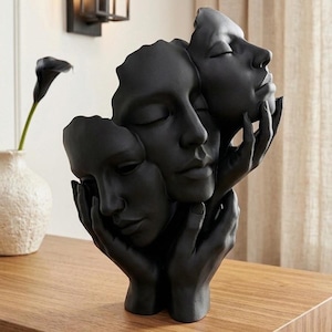 Sculptuur van abstracte gezichten en kunstenaarshanden - Hoogwaardige moderne interieurdecoratie - Mystiek psychologisch verzamelobject