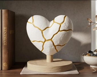 Kintsugi Heart Sculpture on a Wood-Effect Base - Symbolic Statue "Beauty of Imperfection" - Zen and Spiritual Gold and White Decor