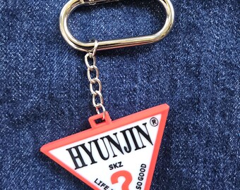 Stray Kids ヒョンジン × GUESS バッグチャーム - Etsy 日本