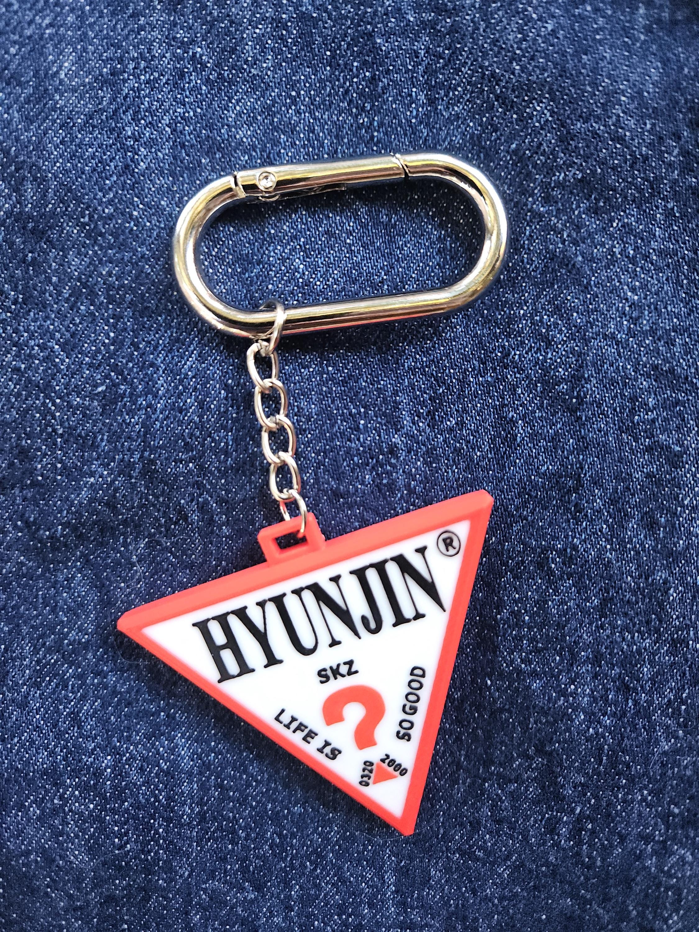 Stray Kids ヒョンジン × GUESS バッグチャーム - Etsy 日本