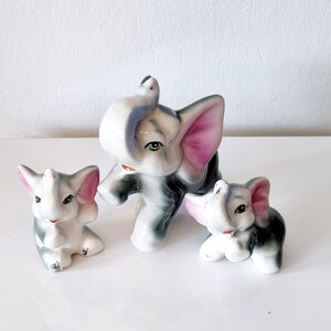 Vintage Set von 3 Baby Elefanten aus Porzellan.
