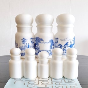 Juego de 8 frascos de boticario de vidrio de leche belga.