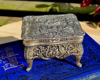 ヴィンテージ刻印入りシルバーメッキ記念品ボックス - 花柄メタル小物