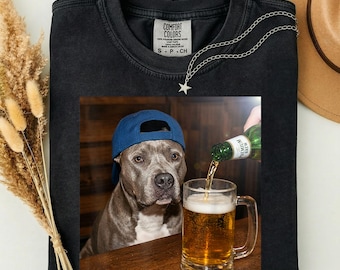 Camiseta divertida de Pitbull bebiendo cerveza. Camiseta con meme de perro con gorra al revés. Regalo para papá o mamá Pitbull. Camiseta para amantes de la cerveza y el bar (hombres y mujeres).