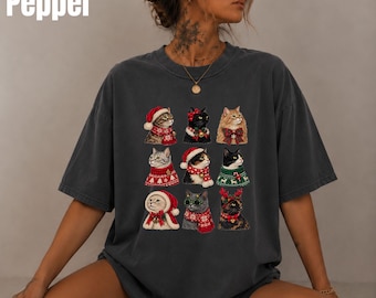 Camiseta navideña de gatos Comfort Colors®, linda camiseta navideña para amantes de los gatos, camiseta de gatos con gorros de Papá Noel, regalo navideño para mamás de gatos, divertida camiseta navideña de gatos