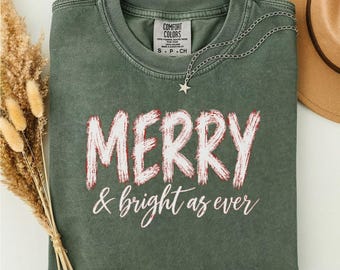 Camiseta Comfort Colors® Merry & Bright, camiseta navideña retro con letras rojas, camiseta con letras navideñas en negrita, lindo regalo de Navidad para mujer