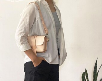 3-Wege Mini Tasche aus pflanzlich gegerbtem Leder | Crossbody, Gürteltasche & Clutch