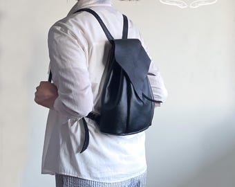 Handgefertigter schwarzer Leder Mini Rucksack, weicher echter Rucksack Geldbeutel