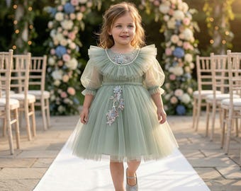 Vestido de niña de flores verde salvia hecho a mano, vestido de tul con volantes y tutú, atuendo de fiesta con apliques florales para niñas pequeñas, ropa para ocasiones especiales.